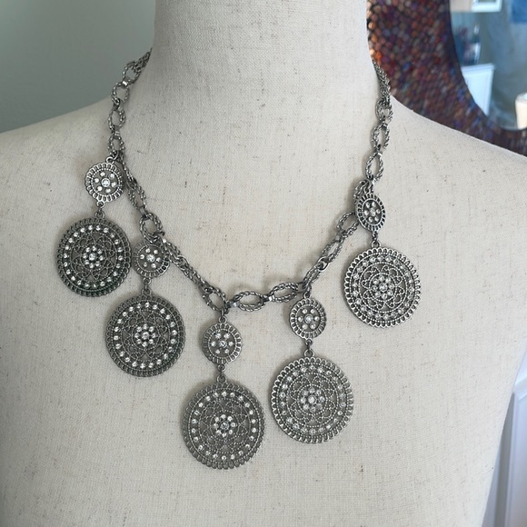 Whbm necklace w round medallion details - Picture 1 of 3